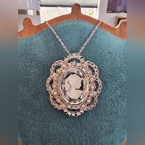 Vintage Cameo Pendant/brooch